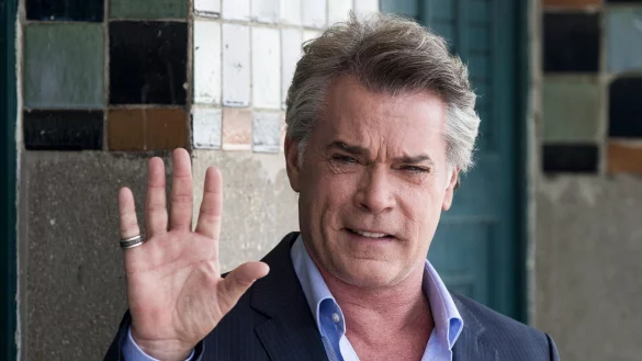 - &copy; Etienne Laurent/EPA/dpa