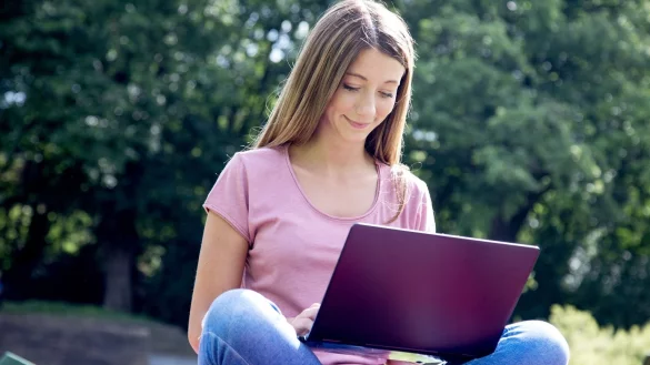 Jobsuche im MINT-Bereich - &copy; Foto: Christin Klose/dpa-tmn