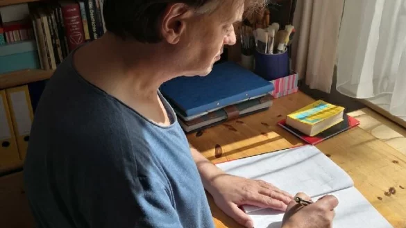 Herbert Klocke bei seiner Arbeit. Nebenher arbeitet der 62-J&auml;hrige auch als S&auml;nger und Liedschreiber und tritt zum Beispiel bei Kleinkunst-Festivals auf. - &copy; Fotorechte: Herbert Klocke