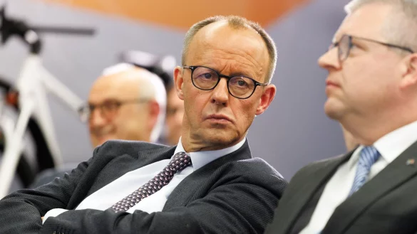 Friedrich Merz bei einem Wahlkampftermin in Sundern: Seine Pl&auml;ne f&uuml;r das Heizungsgesetz f&ouml;rdern den Verkauf von W&auml;rmepumpen. - &copy; Christoph Reichwein/dpa