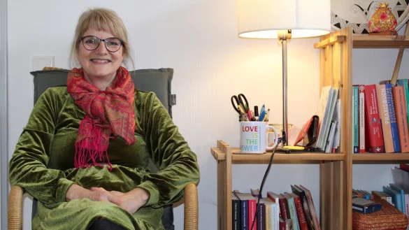 Zwei Drittel der Paare, die zu ihr kommen, sind verheiratet: Coach und Paartherapeutin Katrin Plassmann aus Lemgo unterstützt, wenn es kriselt. - © Annika Langhagel