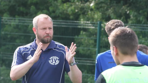 Seit Jahren Trainer des SVE: Jerxens Bastian M&ouml;ller. - &copy; Sebastian Lucas