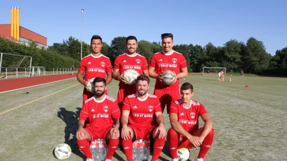 Neue Gesichter am Werresportplatz: (oben von links) Daniel Unrau, Kosta Triantafyllidis und Harit Marhosevic sowie (unten von links) Diego Igrek, Marco J&ouml;stingmeier und Fabio Cucciara kicken nun f&uuml;r den Post-TSV Detmold. - &copy; Sebastian Lucas