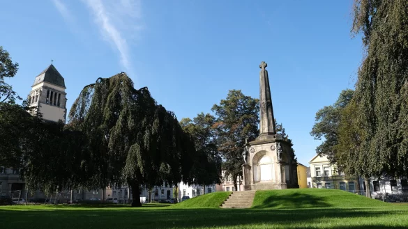 St&auml;dtebaulich sind die alten Sichtbeziehungen auf den Kaiser-Wilhelm-Platz wieder viel deutlicher &ndash; zum Beispiel in Richtung Gericht, dem fr&uuml;heren Landtag. - &copy; Sven Koch