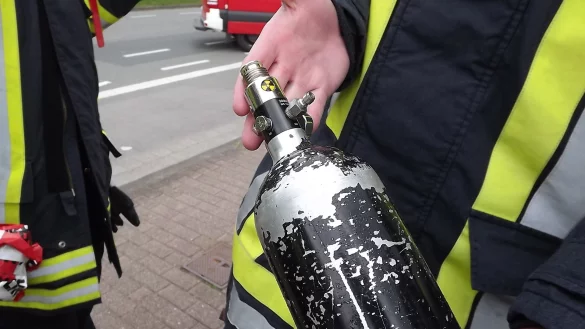Nicht radioaktiv: der Druckluftbeh&auml;lter. - &copy; Feuerwehr