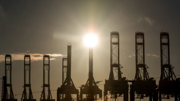 Exporteinbruch - &copy; Foto: Daniel Bockwoldt/dpa