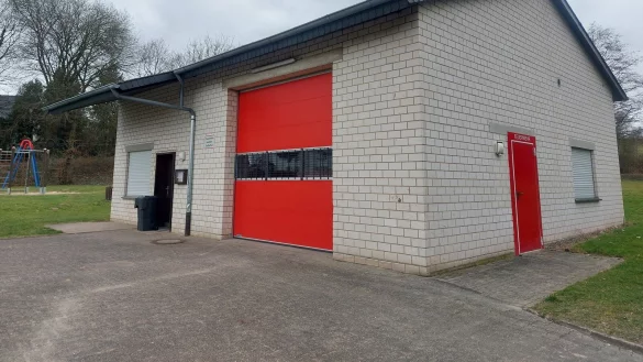 Das Feuerwehrgerätehaus verfügt bisher nicht über geschlechtergetrennte Umkleideräume. - © Michaela Weiße