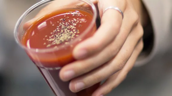 Tomatensaft - &copy; Foto: Frank Rumpenhorst/dpa-tmn