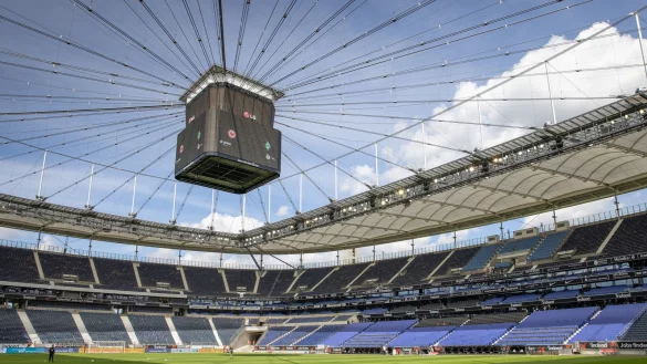 Im &bdquo;Deutsche Bank Park" von Eintracht Frankfurt k&auml;mpft Arminia um Bundesliga-Punkte. - &copy; picture alliance