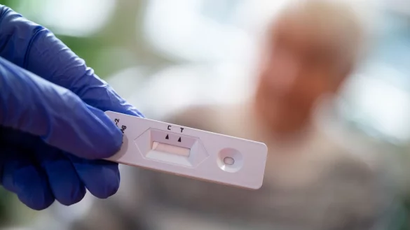 Corona-Test - &copy; Foto: Sebastian Gollnow/dpa