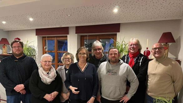 Der neue Vorstand der Barntruper SPD: (von links) Tassilo Vollmer (Beisitzer), Lore Austermann (Beisitzerin), Regina Reuschel (Beisitzerin), Beate Wilde (Vorsitzende), Andreas Skoruppa (Vorsitzender), Bastian Homuth (Beisitzer), Adolf Albert (Beisitzer) und Olaf Schulz (Schriftf&uuml;hrer und Kassenwart). - &copy; SPD Barntrup