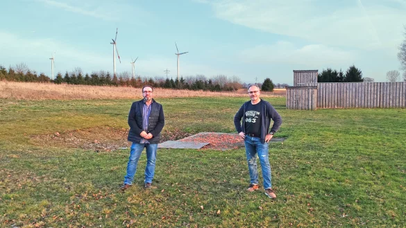 Bernd Rethemeier (links) und Andreas Fritz vom SPD-Ortsverein Hagen/Hardissen an der Wurfscheibenanlage - &copy; SPD