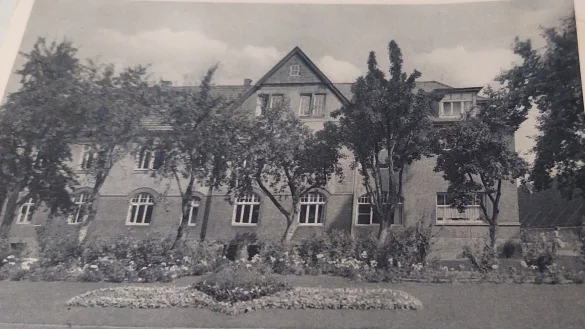 Die Postkarte hat Rita Conradi, geborene Wien, während ihres Aufenthalts in der Kinderheilanstalt Bethesda im Jahr 1968 an ihre Eltern geschickt. Eine Nonne habe ihr vorgegeben, was sie zu schreiben habe. - © Repro: Rita Conradi