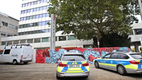 Am Kesselbrink hat es einen t&ouml;dlichen Unfall gegeben. Ein Mann ist aus einer oberen Etage des Telekom-Hochhauses gest&uuml;rzt. - &copy; Sarah Jonek