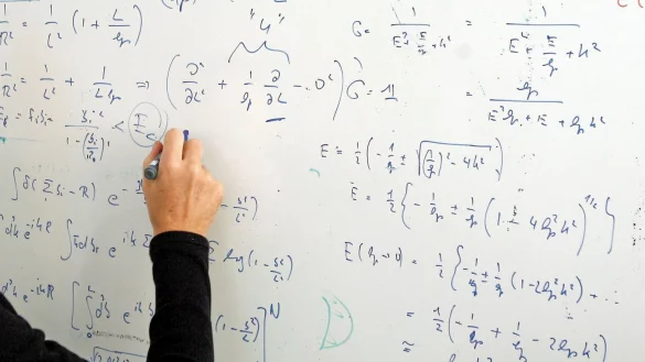 Tafel mit Formeln - &copy; Foto: Frank Rumpenhorst