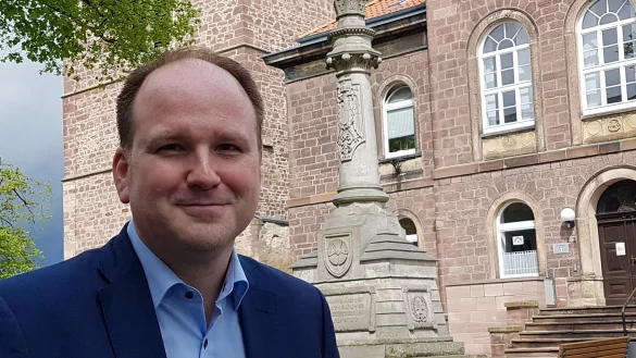 Als Beigeordneter und K&auml;mmerer nach Blomberg zu gehen, war f&uuml;r Christoph Dolle eine "Lebensentscheidung". Jetzt will er B&uuml;rgermeister werden und ist sich der Mammutaufgabe nicht nur in Corona-Zeiten bewusst.&nbsp; - &copy; Marianne Schwarzer(LZ)