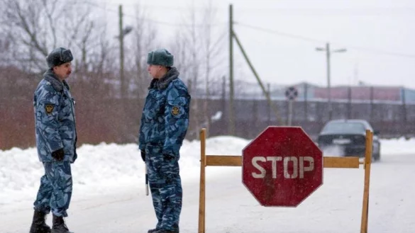 Stra&szlig;ensperre - &copy; Foto: Kvitkevich Sergey/ITAR-TASS/dpa