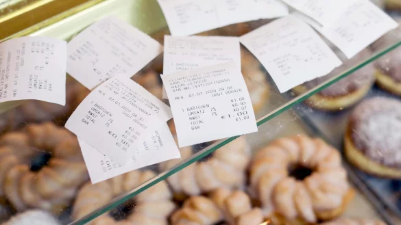 Kassenzettel am Verkaufstresen - &copy; Foto: Jan Woitas/dpa-Zentralbild/dpa-tmn