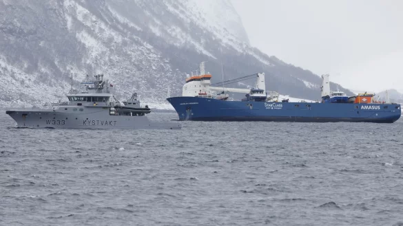 Frachtschiff &laquo;Eemslift Hendrika&raquo; - &copy; Foto: Svein Ove Ekornesv&aring;g/NTB/dpa