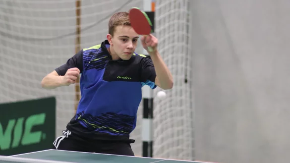 Nils Rayczik vom TSV Eintracht Belle weiß mit dem Tischtennisschläger umzugehen. - © Kai Hahn