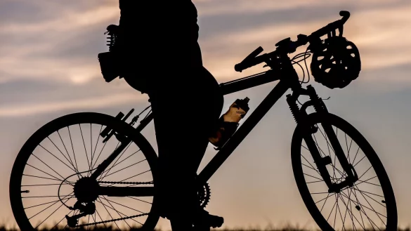 Fahrradfahrer - &copy; Foto: Hauke-Christian Dittrich/dpa/dpa-tmn