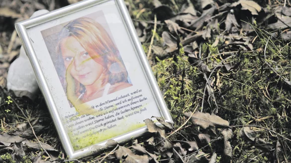 Der Fundort: An dieser Stelle an der L&thinsp;817 zwischen Lichtenau-Asseln und Herbram-Waldlag die Leiche von Frauke Liebs. - &copy; Tyler Larkin