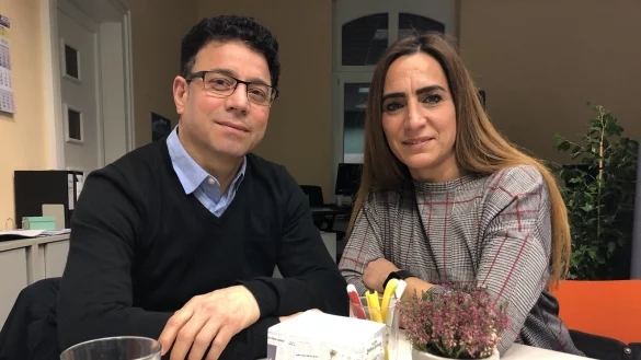 Perwer Shamoo und Selma Karacan berichten in der Redaktion &uuml;ber die Arbeit des Integrationsrats. - &copy; Sven Kienscherf