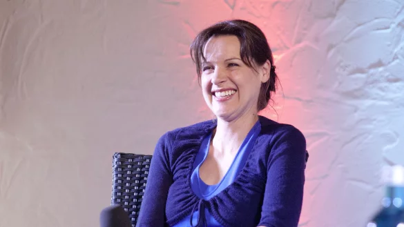 Kay-S&ouml;lve Richter zeigt sich w&auml;hrend der Veranstaltung von ihrer privaten Seite und informiert die Diestelbrucher &uuml;ber ihre Arbeit beim ZDF-Nachrichtenstudio. - &copy; Laurenz Tegethoff