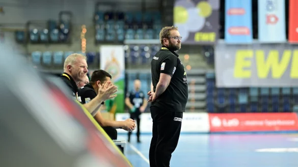 Blombergs Trainer Steffen Birkner, hier beim Spiel in Oldenburg, zieht eine positive Bilanz der ersten Bundesliga-Phase. - &copy; Photo: Felix Schlikis/Lobeca.de