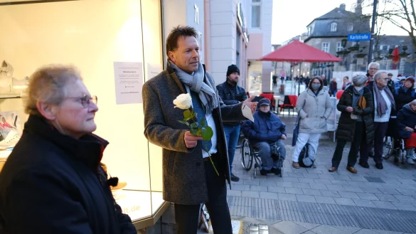 Joanne Herzberg und B&uuml;rgermeister Frank Hilker - &copy; Sven Koch