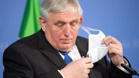 Karl-Josef Laumann (CDU), Gesundheitsminister von Nordrhein-Westfalen, hat am Mittwochabend mit seiner Aussage zur Ausgangssperre bei Markus Lanz die gesamte Kreisvervaltung &uuml;berrascht. - &copy; Federico Gambarini/dpa