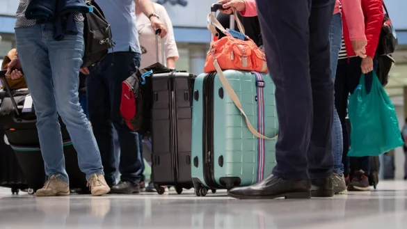 Passagiere - &copy; Foto: Tom Weller/dpa