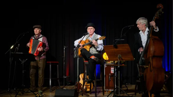 Roman Metzner, Fabian Lau und Carsten Hormes (von links) wussten das Publikum bestens zu unterhalten. - © Carlhermann Schmitt