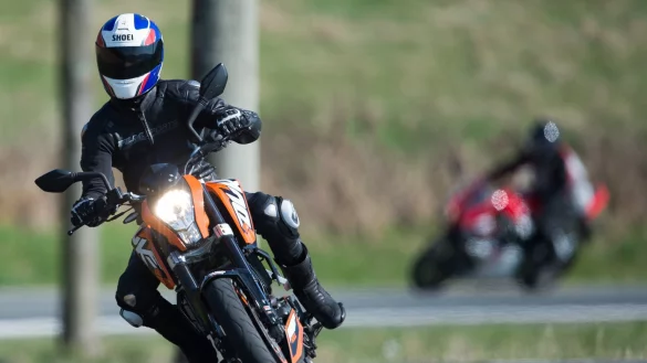 Motorradfahrer - &copy; Foto: Swen Pf&ouml;rtner