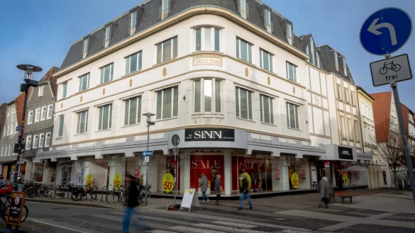 Das Hansahaus in der Langen Stra&szlig;e steht zum Verkauf. - &copy; Raphael Bartling
