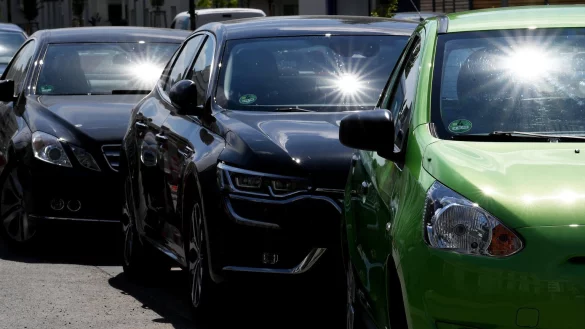 Autofahren im Sommer - &copy; Foto: Britta Pedersen/dpa-Zentralbild/dpa-tmn