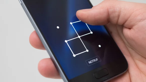 Bildschirm-Sperrmuster - &copy; Foto: Andrea Warnecke/dpa-tmn