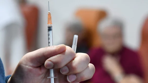 Impfung in Frankreich - &copy; Foto: Fred Tanneau/AFP/dpa