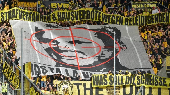 Fadenkreuz-Plakat - © Foto: Uwe Anspach