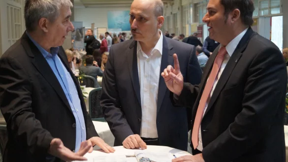 Starke Partner: Dieter Werner, Michael Sasse und Stefan Krieger (von links) tauschen sich über den Gesundheitsstandort Bad Salzuflen aus. - © Pinsch