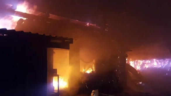 Stallungen und Scheune standen in der Nacht in B&ouml;dexen in Vollbrand. - &copy; Thomas Kube