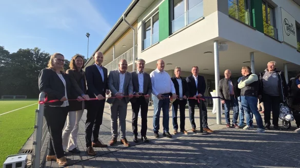 Feierlich wird das neue Sport- und Begegnungszentrum in Oesterholz eingeweiht. - © Bildrechte: Gemeinde Schlangen