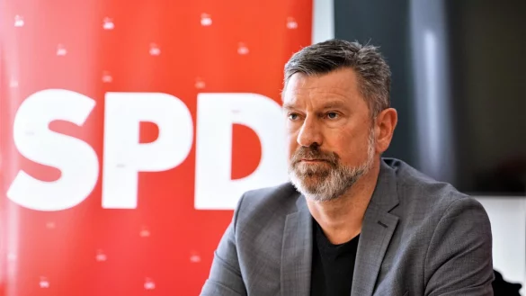 Obmann Andreas Bialas bei der Pressekonferenz der SPD-Fraktion im NRW-Landtag zu einer Antwort auf eine Große Anfrage zum Untersuchungsausschuss «Kindesmissbrauch» - © Ann-Marie Utz/dpa