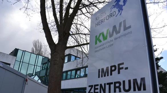 In NRW k&ouml;nnen ab dem 30. April alle Menschen mit Vorerkrankungen nach Priorisierungsgruppe 2 Impftermine in den Impfzentren buchen, so wie hier im Kreis Herford. - &copy; Susanne Barth