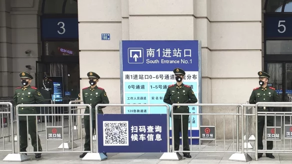 Gesperrter Bahnhof in Wuhan - &copy; Foto: -/Thepaper/AP/dpa