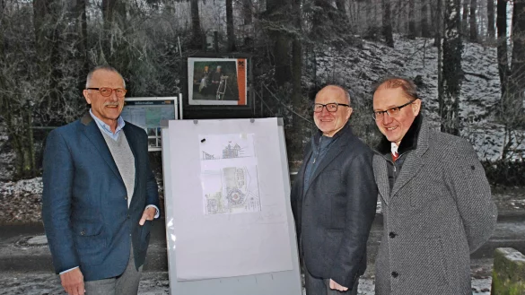 Teilen sich die Aufgaben: (von links) Moritz Ilemann ist Vorsitzender des Tr&auml;gervereins. Das operative Gesch&auml;ft teilen sich Klaus Stein, der die Gesch&auml;ftsf&uuml;hrung &uuml;bernimmt, und Karl Banghard, der als Museumsleiter f&uuml;r den Inhalt verantwortlich sein wird. - &copy; Gunter Held