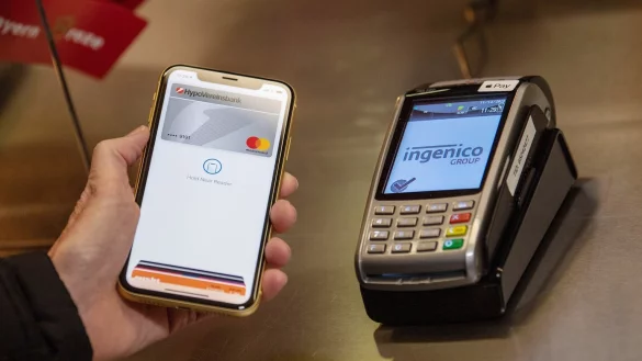 Kontaktloses Zahlen - &copy; Foto: Lino Mirgeler/dpa