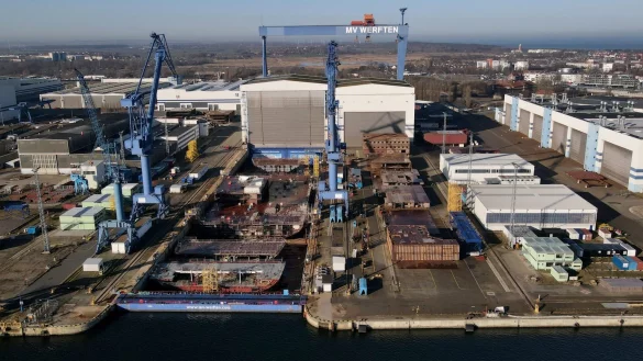 MV Werften Warnem&uuml;nde - &copy; Foto: Bernd W&uuml;stneck/dpa-Zentralbild/dpa