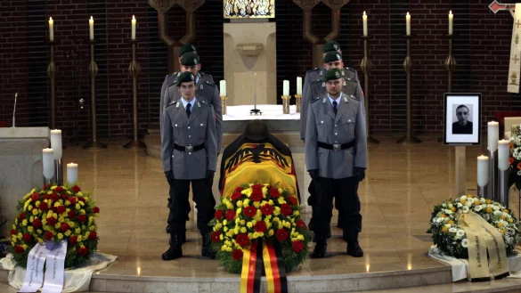 Am Mittwochvormittag fand die Trauerfeier mit militärischen Ehren in der St.-Laurentius Kirche in Paderborn statt. - © Bundeswehr/PzBrig 21