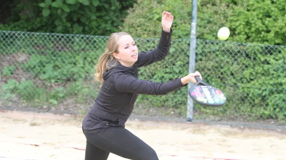 Den Ball im Blick: Isabel L&uuml;tkemeier vom TC BW. - &copy; Sebastian Lucas